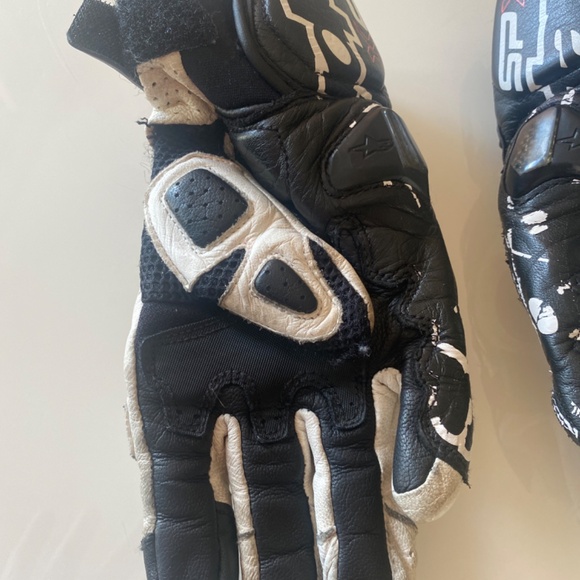 Woman’s Stella SP X Air Carbon Motorcycle Glove Full Grain Leather Short Cuff - Picture 4 of 14